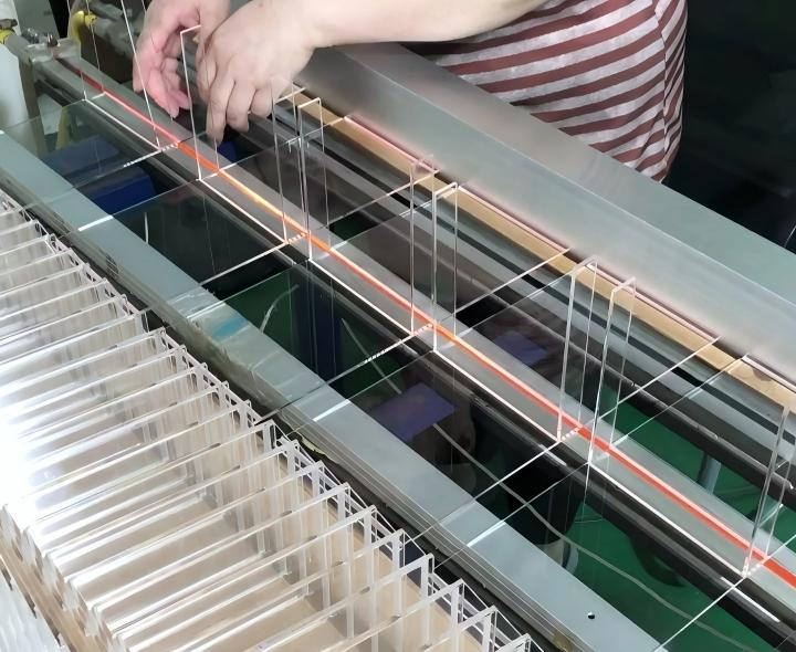 Acrylic Hot Bending: Temperature Control Tips for Smooth, Bubble-Free Bends — image 2